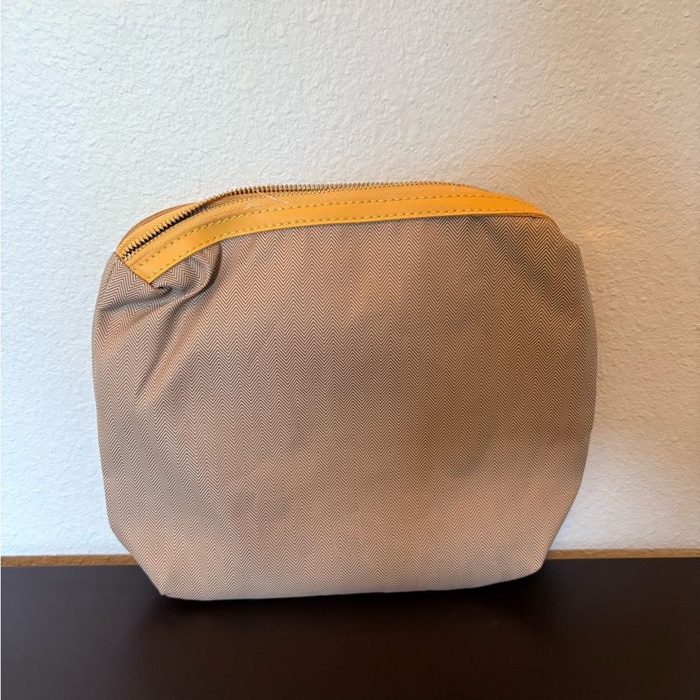 MDBM Lianna Yellow Hobo Bag with Slouchy Design - Picture 3 of 4